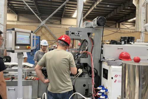 Welcome customer to visit our factory